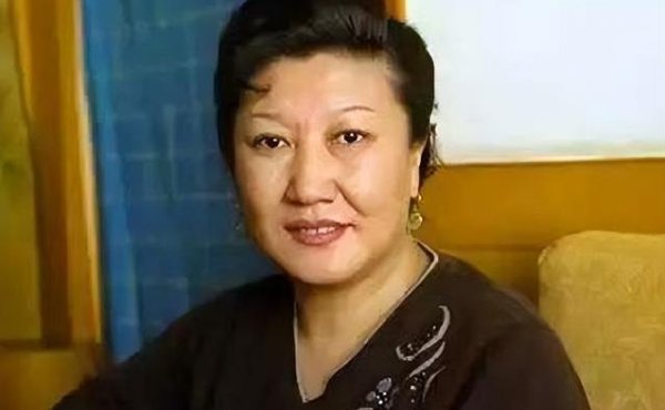 万通资本 小品女王猝然离世，女儿挥霍七套房，外孙高考662分惊艳众人